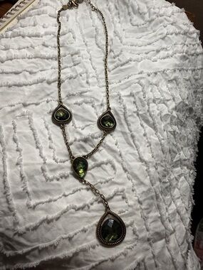 5X brand Women’s Teardrop Green Stone Necklace - Elegant Layered Pendant